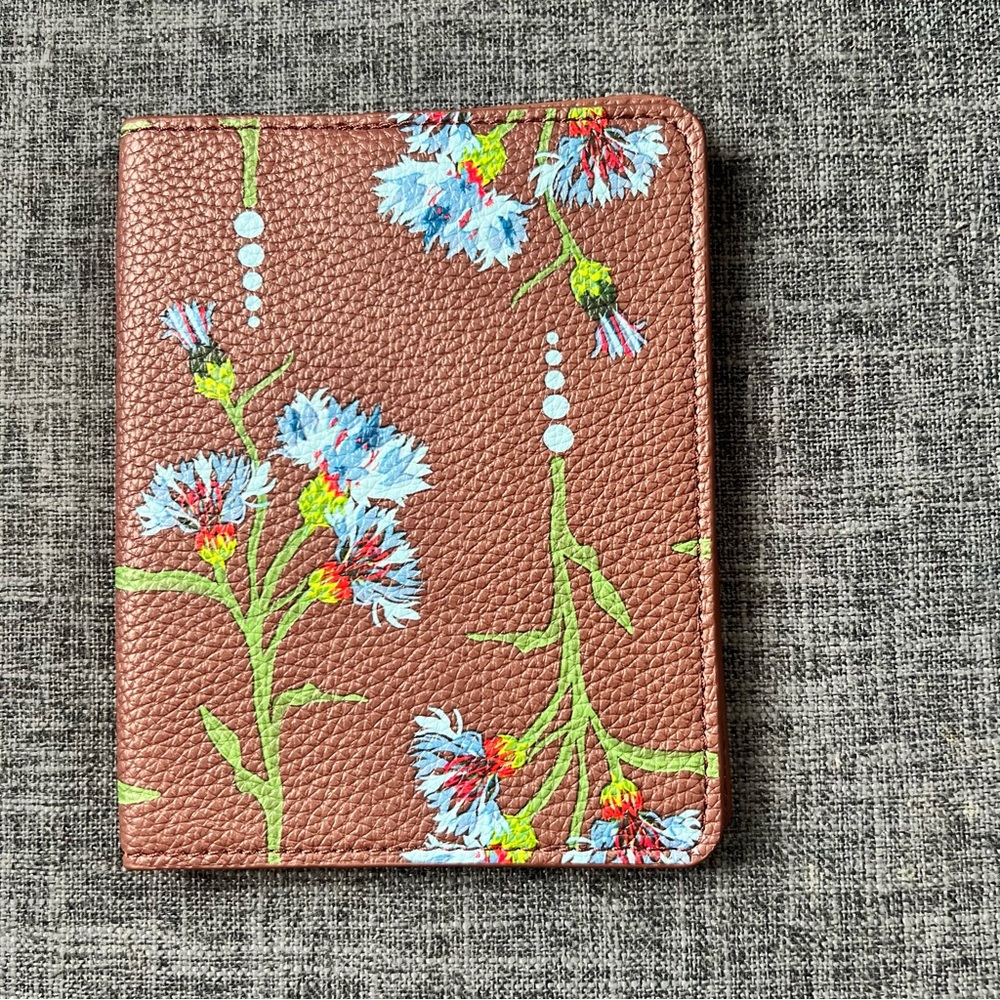NWT. Vera Bradley Faux Leather Passport Cover. Bachelor Button Dot print. - Picture 3 of 6